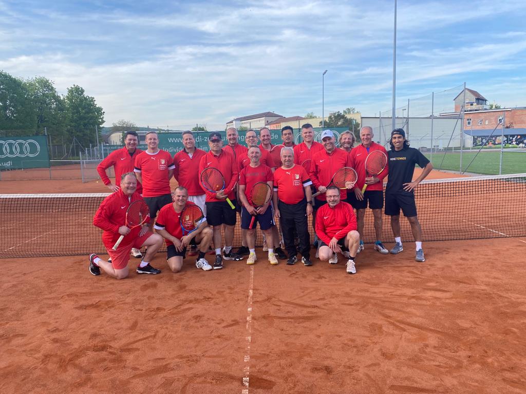 von Linjs: Lars Siwig, Christian Lamprecht, Michael Römer, Jens Schmitt,Stephan Schaller,Thomas Buhl, Udo Jahnson, Alexander Pakaski (vorn), Uwe Schmidt, Stefan Ogait,Reiner Sonne, Piet Suwita, Alexander von Hoffmann, Rudolf Graf, Dieter Pletz, Frank Esst, Benjamin Chin